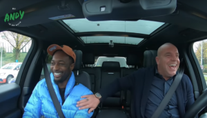 Dopebwoy in gesprek met Andy van der Meijde in YouTube-show 'Bij Andy in de auto'