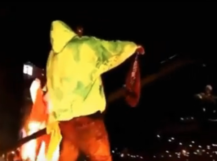 VIDEO: ASAP Rocky krijgt boxershort op podium gegooid en is niet zo blij