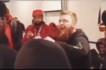 VIDEO: Blanke rapper gehoekt tijdens battle rap na gebruiken N-woord