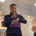 VIDEO: Steven Bergwijn rapt nummer Broederliefde bij ontgroening Tottenham Hotspur