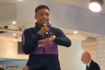 VIDEO: Steven Bergwijn rapt nummer Broederliefde bij ontgroening Tottenham Hotspur