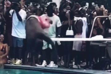 Mislukte duik rapper Rick Ross op zwembadfeestje gaat viraal (VIDEO)