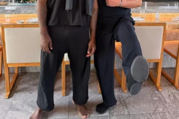Kanye West geeft eigenaar 'Nobu' in Dubai schoenen en loopt blootsvoets weg