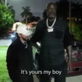 Shaquille O'Neal geeft Rolls Royce van een miljoen aan rapper GAWNE (VIDEO)