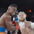 YouTuber Jake Paul wint bokswedstrijd met snelle KO tegen Andre August (VIDEO)