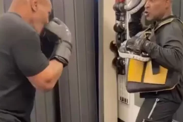 Mike Tyson in training voor gevecht tegen YouTuber Jake Paul (VIDEO)